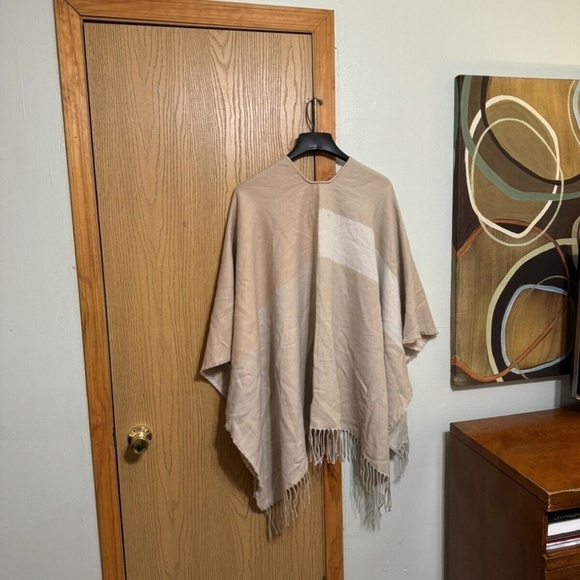 Soia & Kyo NWT Size OS Tan 100% Acrylic Scarfigan w/Fringe - Picture 2 of 4